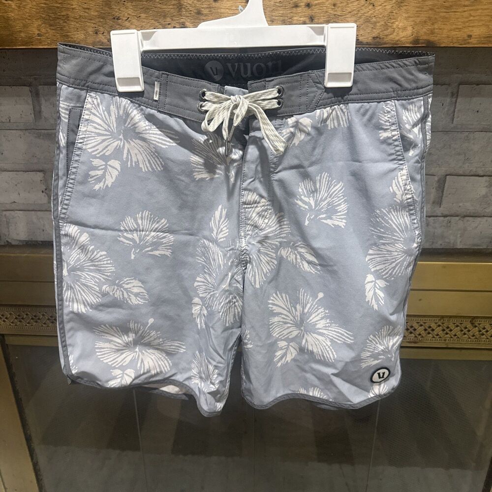 Vuori Cruise Boardshorts Men's 30 7" Inseam Floral Print Blue Swim Shorts V314